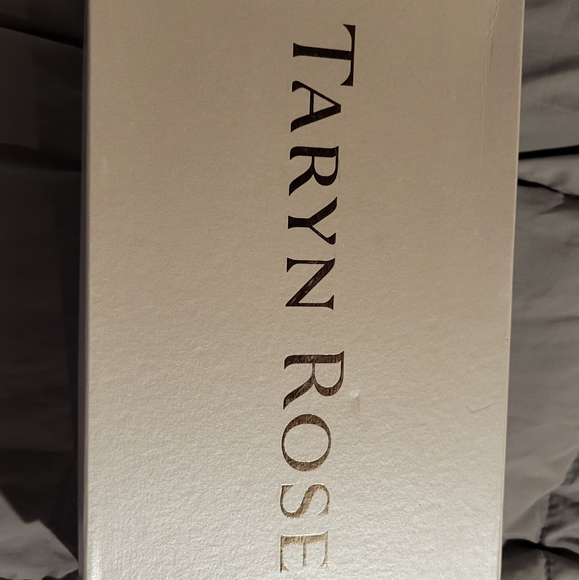 Taryn Rose Kelsey Flats - Picture 5 of 5